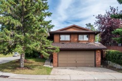 88 Woodfern Rise SW Calgary, AB T2W 4S2