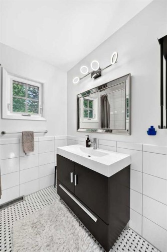 47 Woodlark Drive Sw, Calgary, AB 