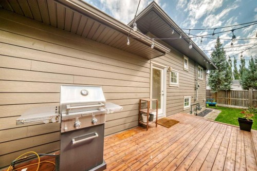47 Woodlark Drive Sw, Calgary, AB 