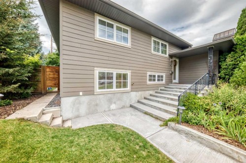 47 Woodlark Drive Sw, Calgary, AB 