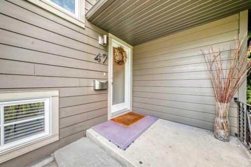47 Woodlark Drive Sw, Calgary, AB 