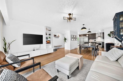 47 Woodlark Drive Sw, Calgary, AB 