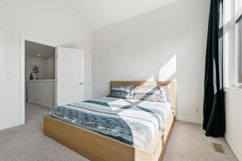 154 Crestridge Common Sw, Calgary, AB 