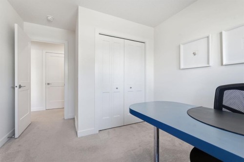154 Crestridge Common Sw, Calgary, AB 