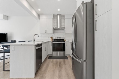 154 Crestridge Common Sw, Calgary, AB 