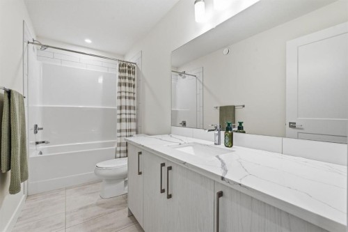 154 Crestridge Common Sw, Calgary, AB 