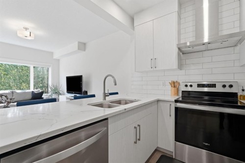 154 Crestridge Common Sw, Calgary, AB 