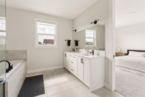 1129 Cranbrook Gardens Se, Calgary, AB - Indoor Photo Showing Bathroom