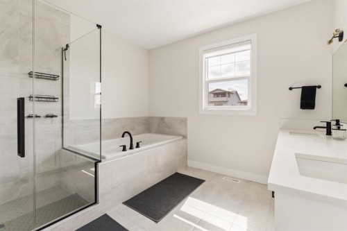 1129 Cranbrook Gardens Se, Calgary, AB - Indoor Photo Showing Bathroom