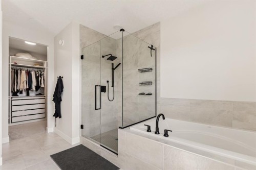 1129 Cranbrook Gardens Se, Calgary, AB - Indoor Photo Showing Bathroom