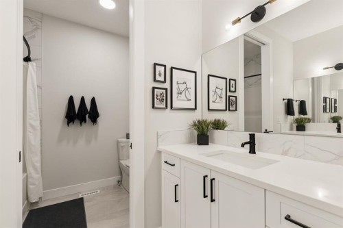 1129 Cranbrook Gardens Se, Calgary, AB - Indoor Photo Showing Bathroom