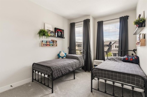 1129 Cranbrook Gardens Se, Calgary, AB - Indoor Photo Showing Bedroom