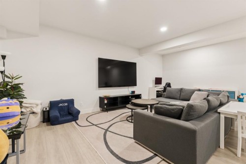 1129 Cranbrook Gardens Se, Calgary, AB - Indoor