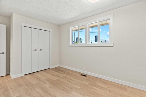 3116 39 Street Se, Calgary, AB 