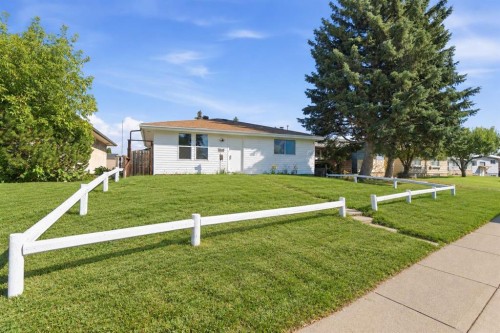3116 39 Street Se, Calgary, AB 