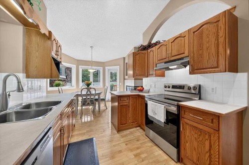 95 Sunlake Close Se, Calgary, AB 