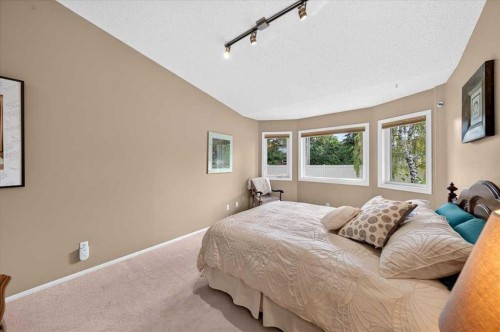 95 Sunlake Close Se, Calgary, AB 