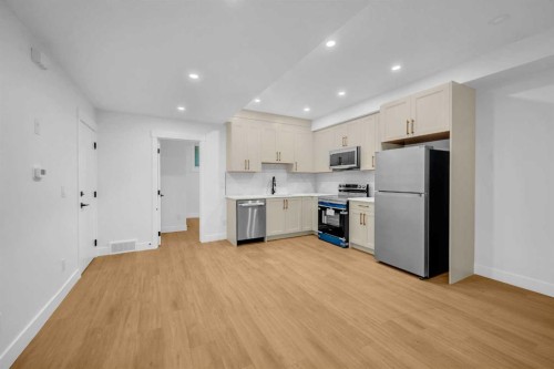 2437 52 Avenue Sw, Calgary, AB 
