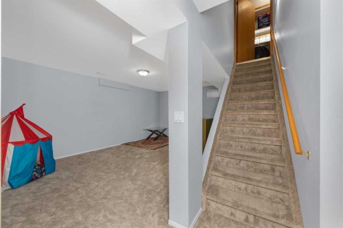 56 Martinglen Place Ne, Calgary, AB 