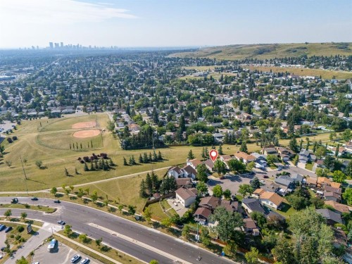 36 Berkley Place Nw, Calgary, AB 