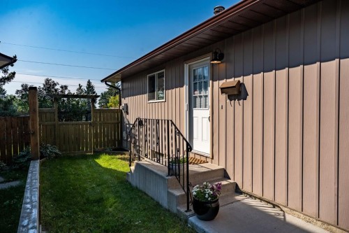 36 Berkley Place Nw, Calgary, AB 