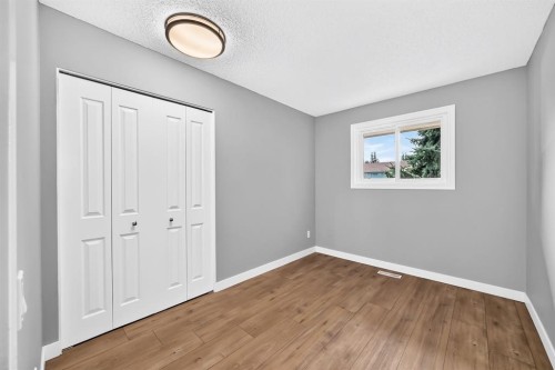 208 Penbrooke Way Se, Calgary, AB 