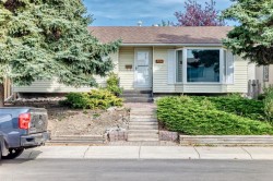208 Penbrooke Way SE Calgary, AB T2A 3S8