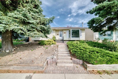 208 Penbrooke Way Se, Calgary, AB 