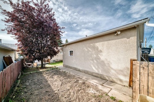 208 Penbrooke Way Se, Calgary, AB 