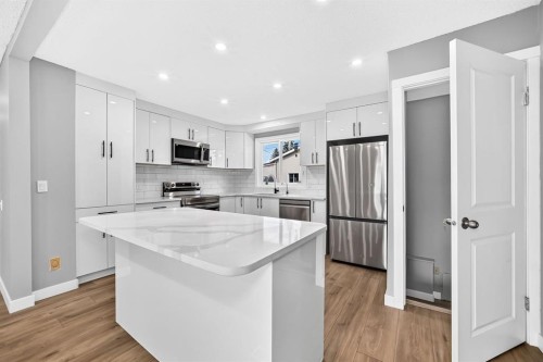 208 Penbrooke Way Se, Calgary, AB 