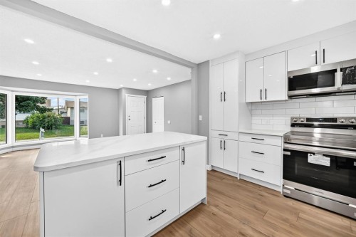 208 Penbrooke Way Se, Calgary, AB 