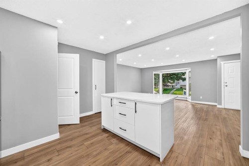 208 Penbrooke Way Se, Calgary, AB 