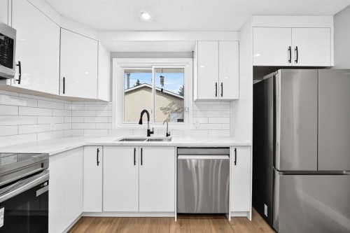 208 Penbrooke Way Se, Calgary, AB 