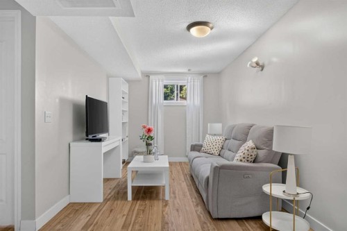 8335 Centre Street Nw, Calgary, AB 