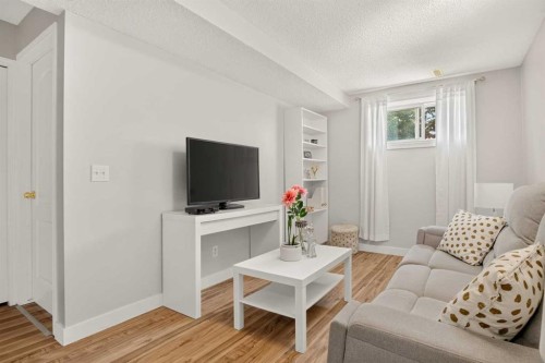 8335 Centre Street Nw, Calgary, AB 