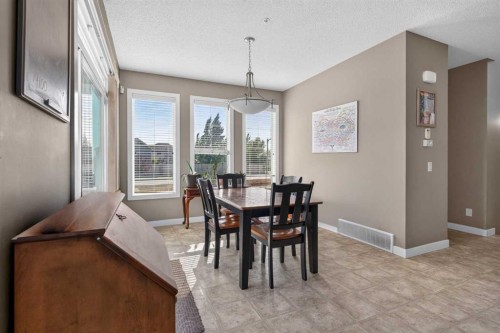 4 Sunset Square, Cochrane, AB 