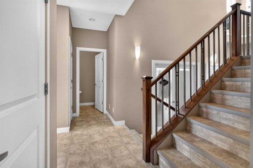 4 Sunset Square, Cochrane, AB 