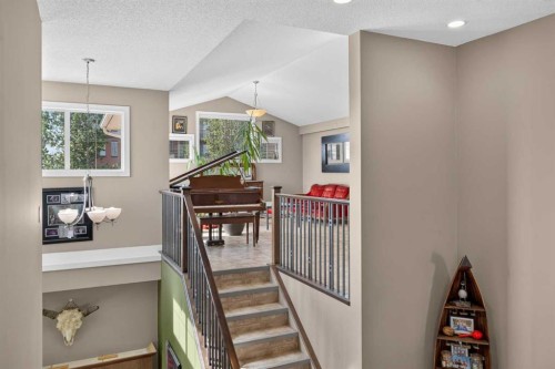 4 Sunset Square, Cochrane, AB 