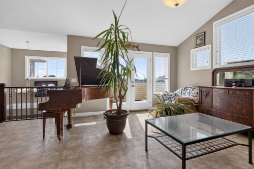 4 Sunset Square, Cochrane, AB 