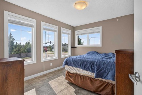 4 Sunset Square, Cochrane, AB 