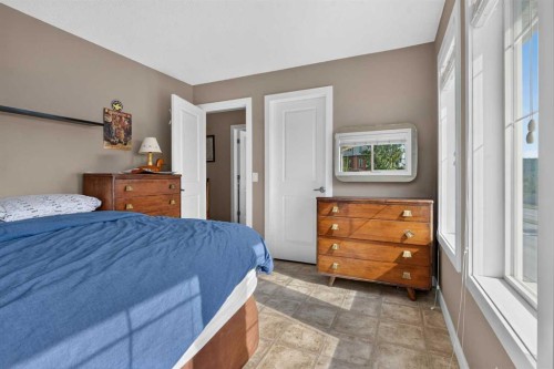 4 Sunset Square, Cochrane, AB 