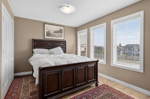 4 Sunset Square, Cochrane, AB 