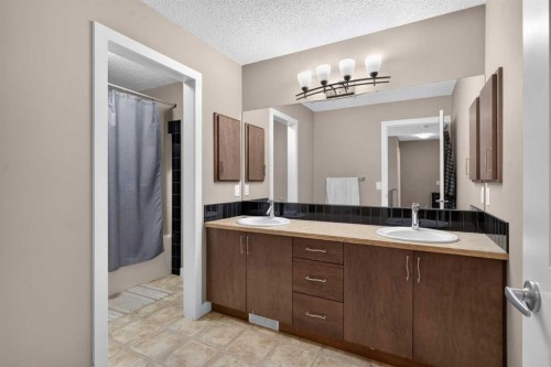 4 Sunset Square, Cochrane, AB 