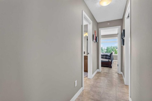4 Sunset Square, Cochrane, AB 