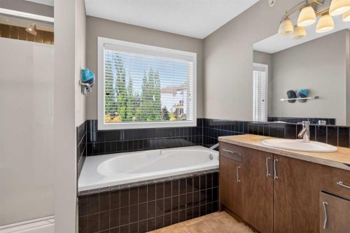 4 Sunset Square, Cochrane, AB 