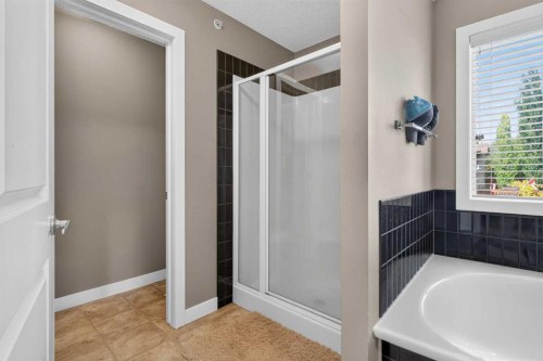 4 Sunset Square, Cochrane, AB 