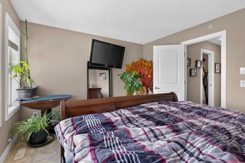 4 Sunset Square, Cochrane, AB 