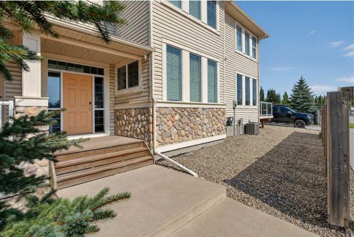 4 Sunset Square, Cochrane, AB 
