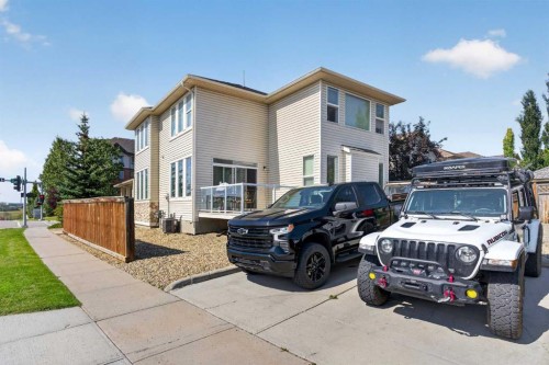 4 Sunset Square, Cochrane, AB 