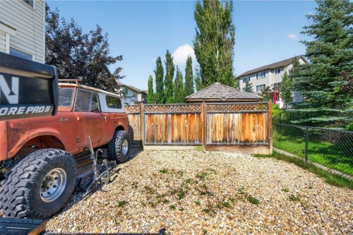 4 Sunset Square, Cochrane, AB 